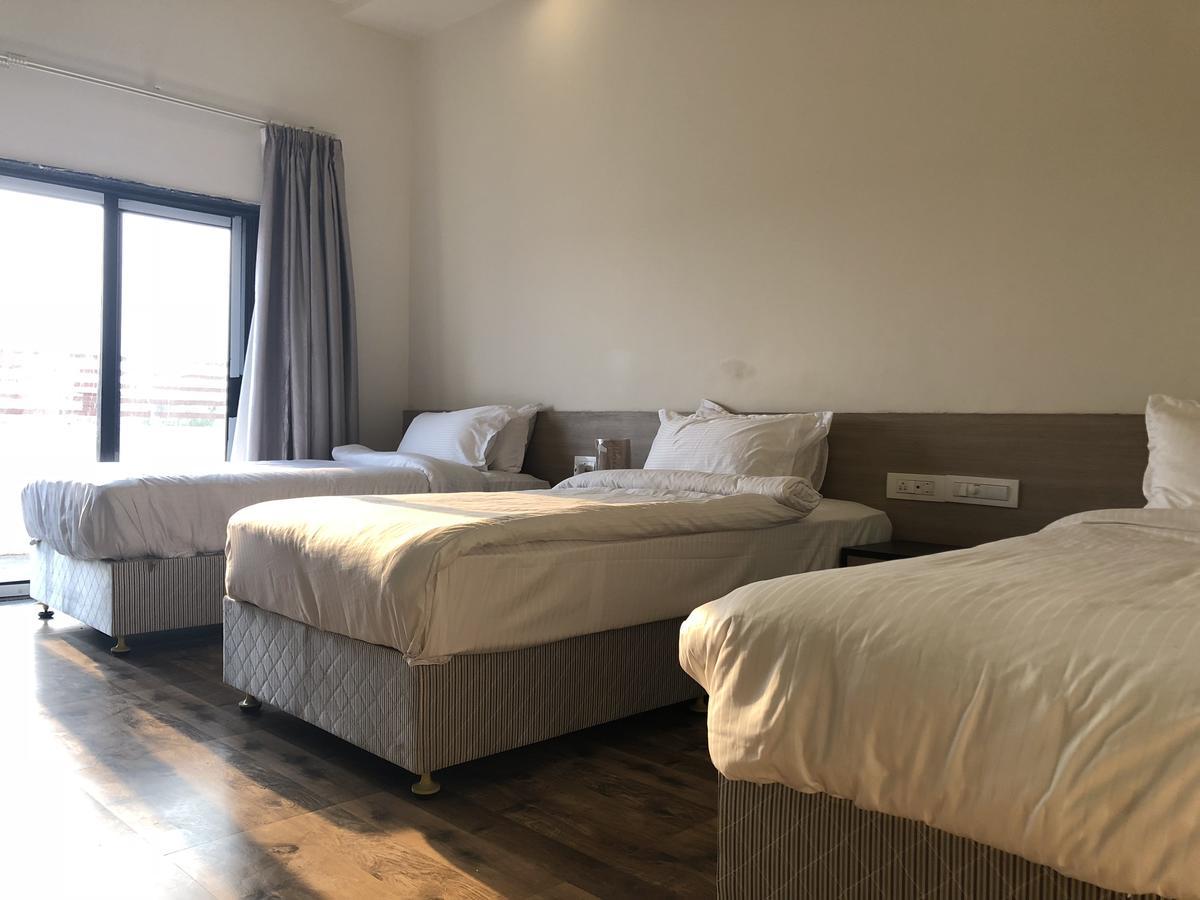 Hotel Sharanam Shegaon ภายนอก รูปภาพ