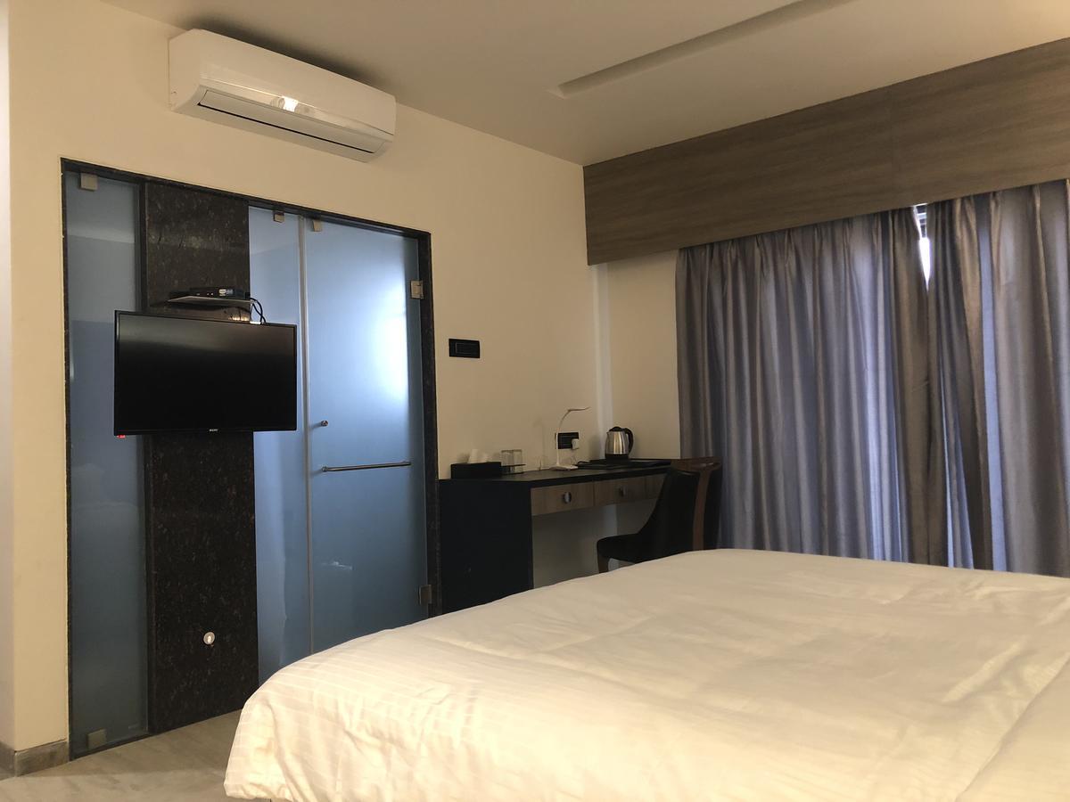 Hotel Sharanam Shegaon ภายนอก รูปภาพ