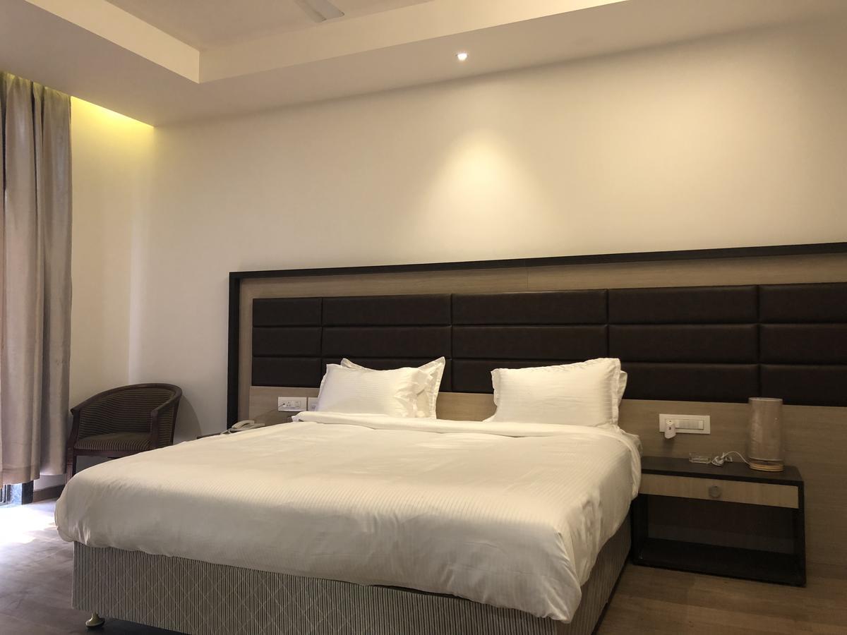 Hotel Sharanam Shegaon ภายนอก รูปภาพ