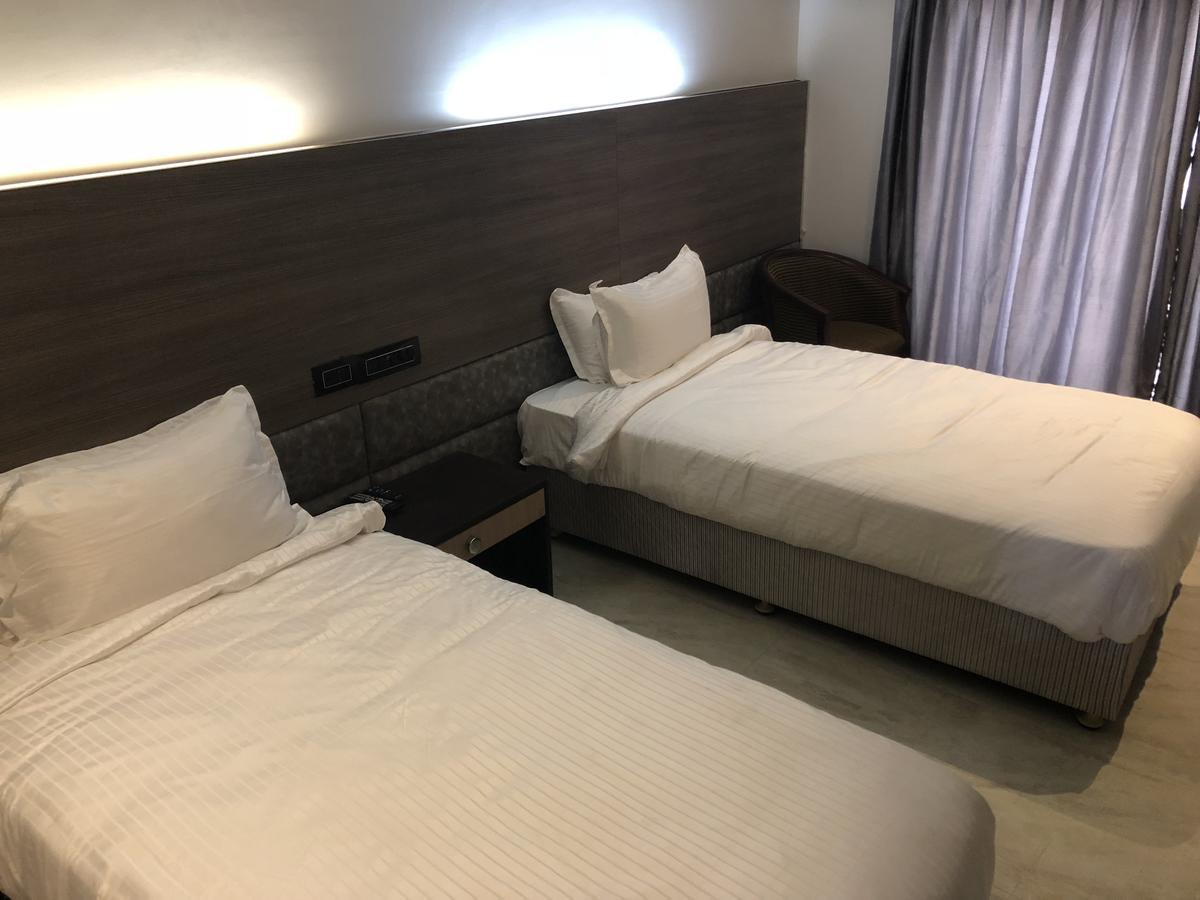 Hotel Sharanam Shegaon ภายนอก รูปภาพ