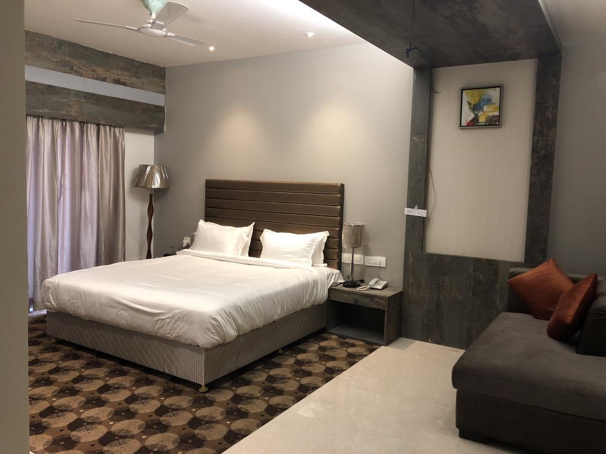 Hotel Sharanam Shegaon ภายนอก รูปภาพ
