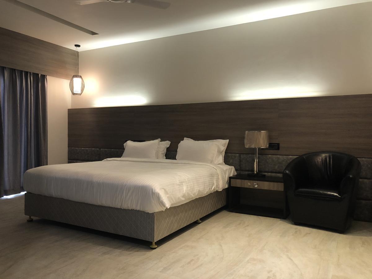 Hotel Sharanam Shegaon ภายนอก รูปภาพ